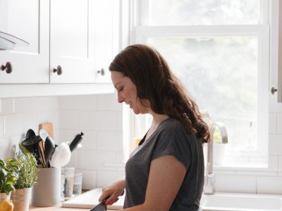 Ceri Jones - chef, cookery workshop leader & writer - YOAS - Yoga on a Shoestring